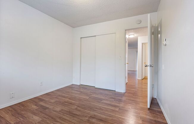 2 beds, 1 bath, 864 sqft, $1,349, Unit #10