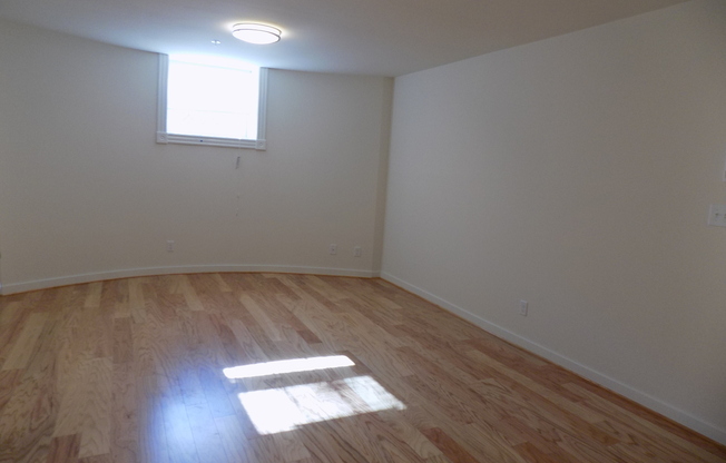 For Rent: Downtown Elegance at 605 Park Ave– Your Urban Haven Awaits!