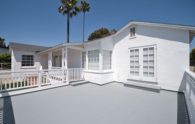 2 Bed 1 Bath Home in Manhattan Beach Hill Section