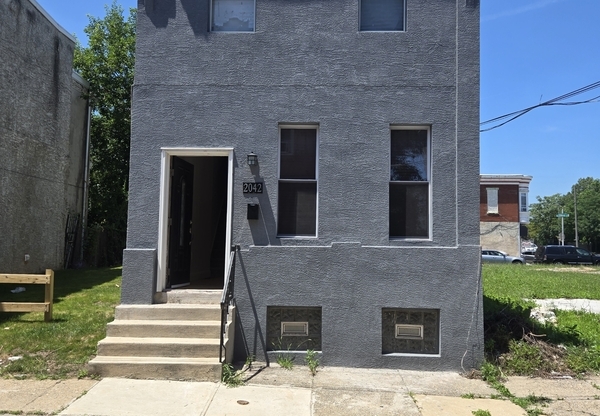 2042 N STILLMAN ST