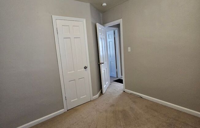 2 beds, 1 bath, $1,000, Unit 1710 Kingston Ave- Apt 1