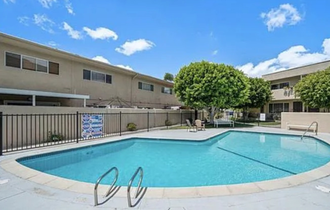 North Hollywood, 2br -2ba HOME