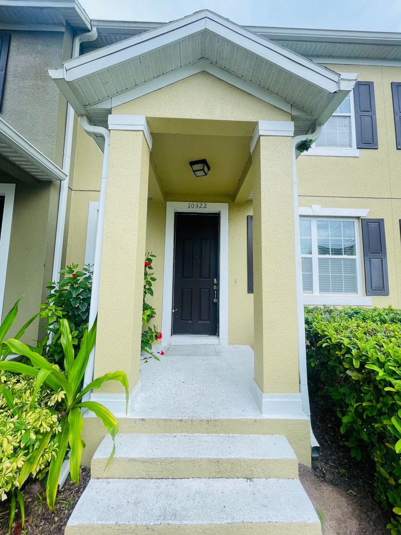 Water's Edge-10322 Hartford Maroon Dr Orlando FL 32827