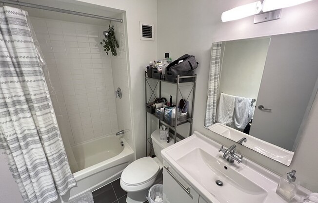 1 bed, 1.5 baths, 921 sqft, $4,200, Unit 511