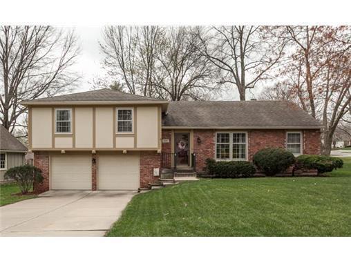 {12119} Spacious Home in Fantastic Location + Great Hwy Access + Finished Basement