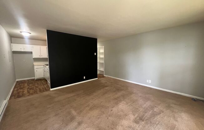 1 bed, 1 bath, 560 sqft, $1,135, Unit 11