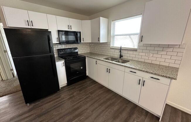 2 beds, 1 bath, $850, Unit 201 S Illinois St #10