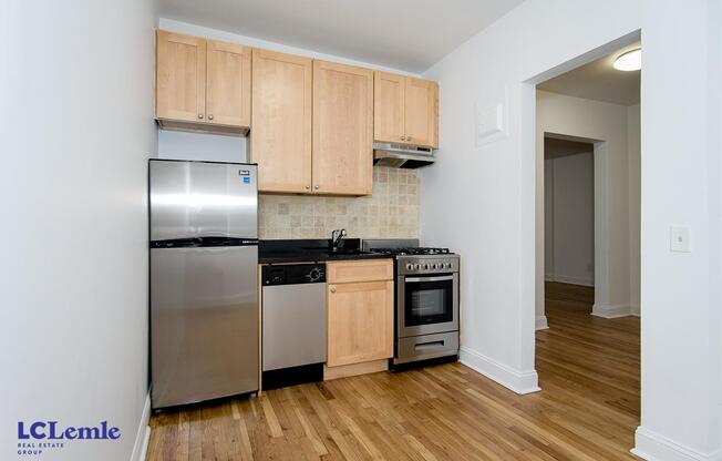 1 bed, 1 bath, 2,550 sqft, $3,300, Unit 2RW