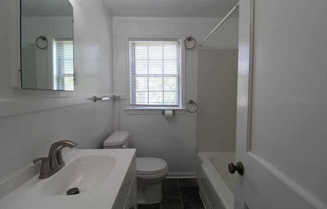2 beds, 1 bath, $1,425, Unit 7608TER