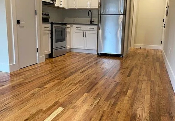 208 E MOSHOLU PKWY