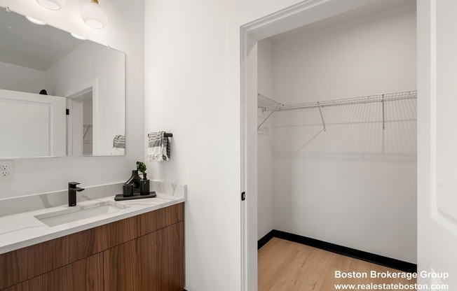 2 beds, 2 baths, 945 sqft, $2,900, Unit 306