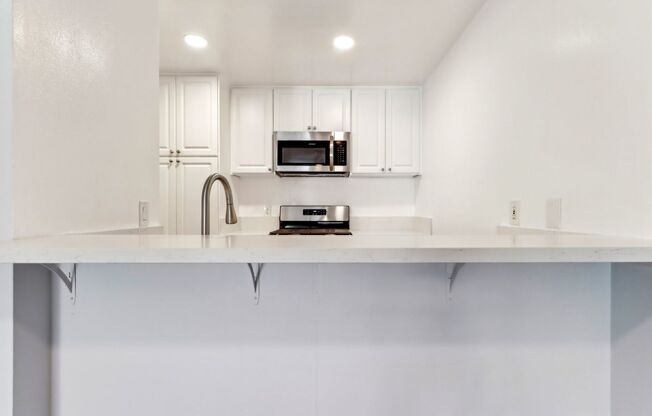 1 bed, 1 bath, 700 sqft, $2,098, Unit 4240.203