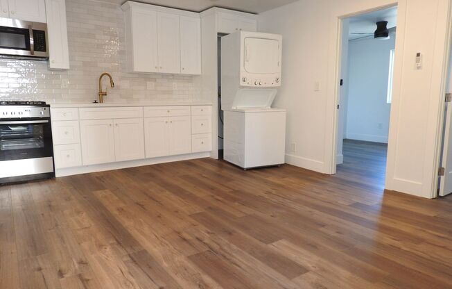 2 beds, 1 bath, $3,200, Unit 3630per