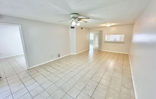 ** VILLAGES AT EMERALD LAKES ** 2 BED / 2 BATH CONDO - FIRST FLOOR - GREAT LOCATION! - ANNUAL RENTAL