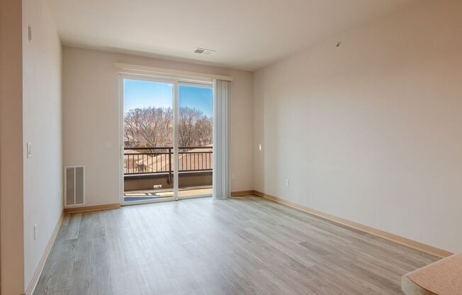 1 bed, 1 bath, 675 sqft, $1,665, Unit 422