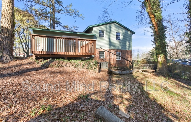 605 ESSINGTON PL