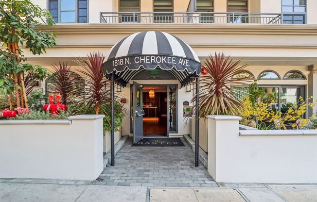 Studio, 1 bath, 675 sqft, $2,400, Unit 611