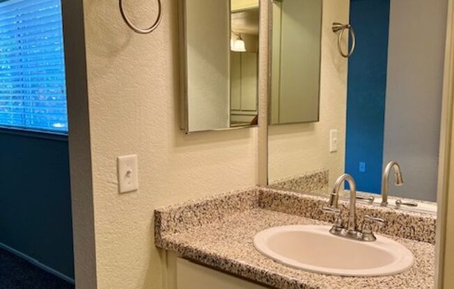 1 bed, 1 bath, 700 sqft, $1,500, Unit 90