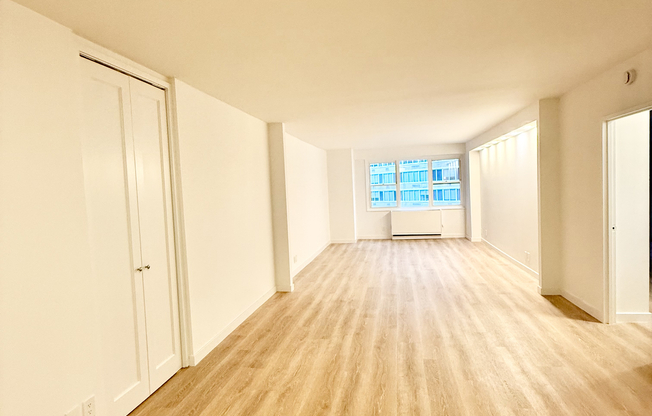 1 bed, 1.5 baths, $6,000, Unit 8A