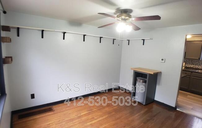 1112 JACKS RUN RD