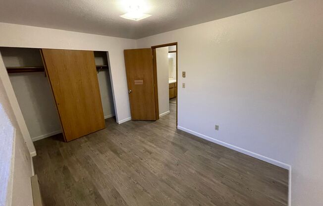 2 beds, 1 bath, $1,195, Unit B