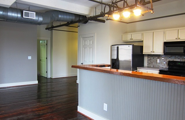 2 beds, 1.5 baths, 1,300 sqft, $1,995, Unit 440