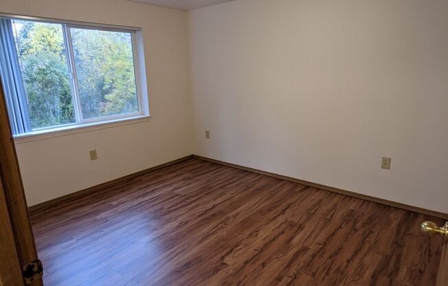 2 beds, 1 bath, 750 sqft, $1,395, Unit 33