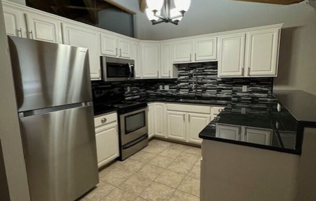 3 beds, 2 baths, 1,304 sqft, $1,725, Unit 812