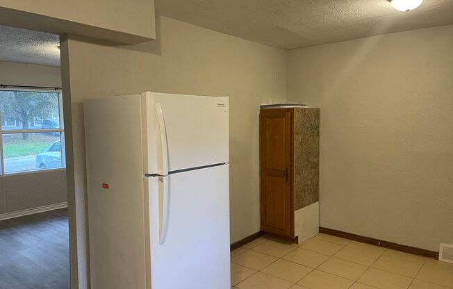 South KC 4Bed/1 Home Available Now!