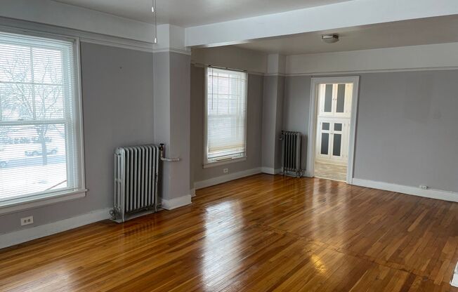 2 beds, 1 bath, 962 sqft, $1,525, Unit 2L