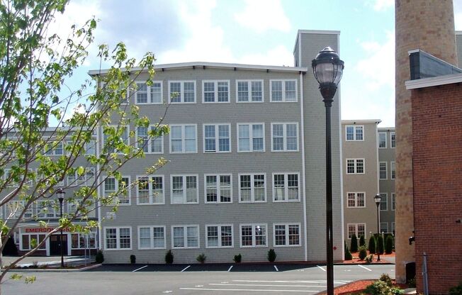 2 beds, 2 baths, 840 sqft, $2,600, Unit EL-222