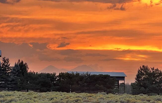 County Setting in NW Bend - 3 Bedroom / 2 Bathroom