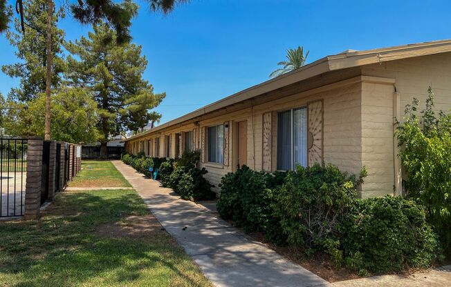 2 beds, 1 bath, 950 sqft, $1,295, Unit 4220-05