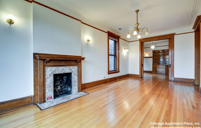 925 W Newport Ave 78