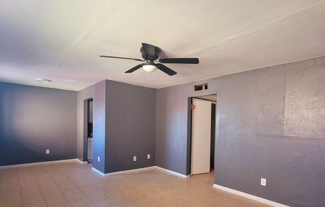 2 beds, 1 bath, $899, Unit 1