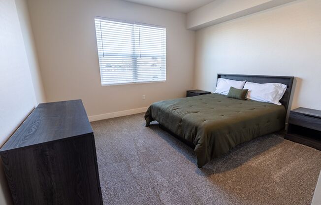 4 beds, 3 baths, $3,500, Unit 206