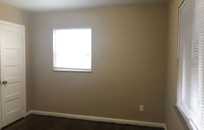 3 beds, 1 bath, $1,075