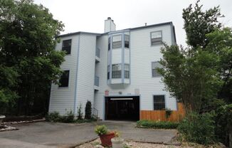 K202 - Hyde Park Terrace #304