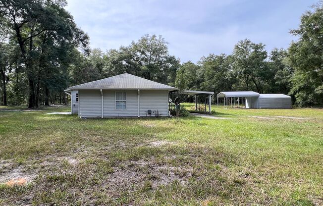 2BR/2BA Pet Friendly House on 5.8 Acres in Archer - available Early November!