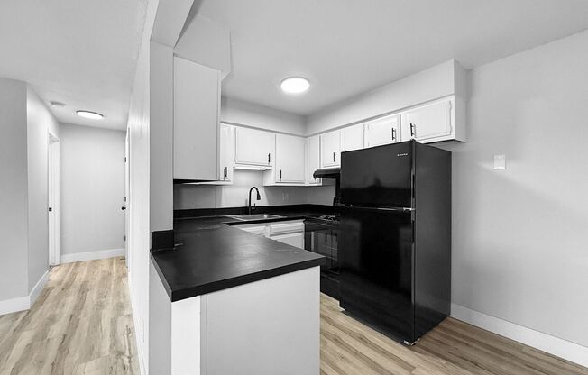 2 beds, 1 bath, 850 sqft, $963, Unit H-3-83