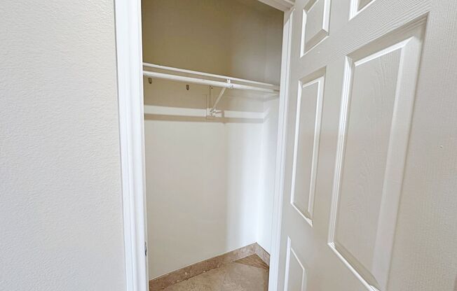 FREE WEEK PROMO! 2 BEDROOM 2 BATH GUARD GATED PARK AVENUE CONDO OFF THE STRIP!