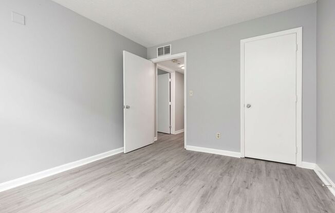 2 beds, 2 baths, $995, Unit 6