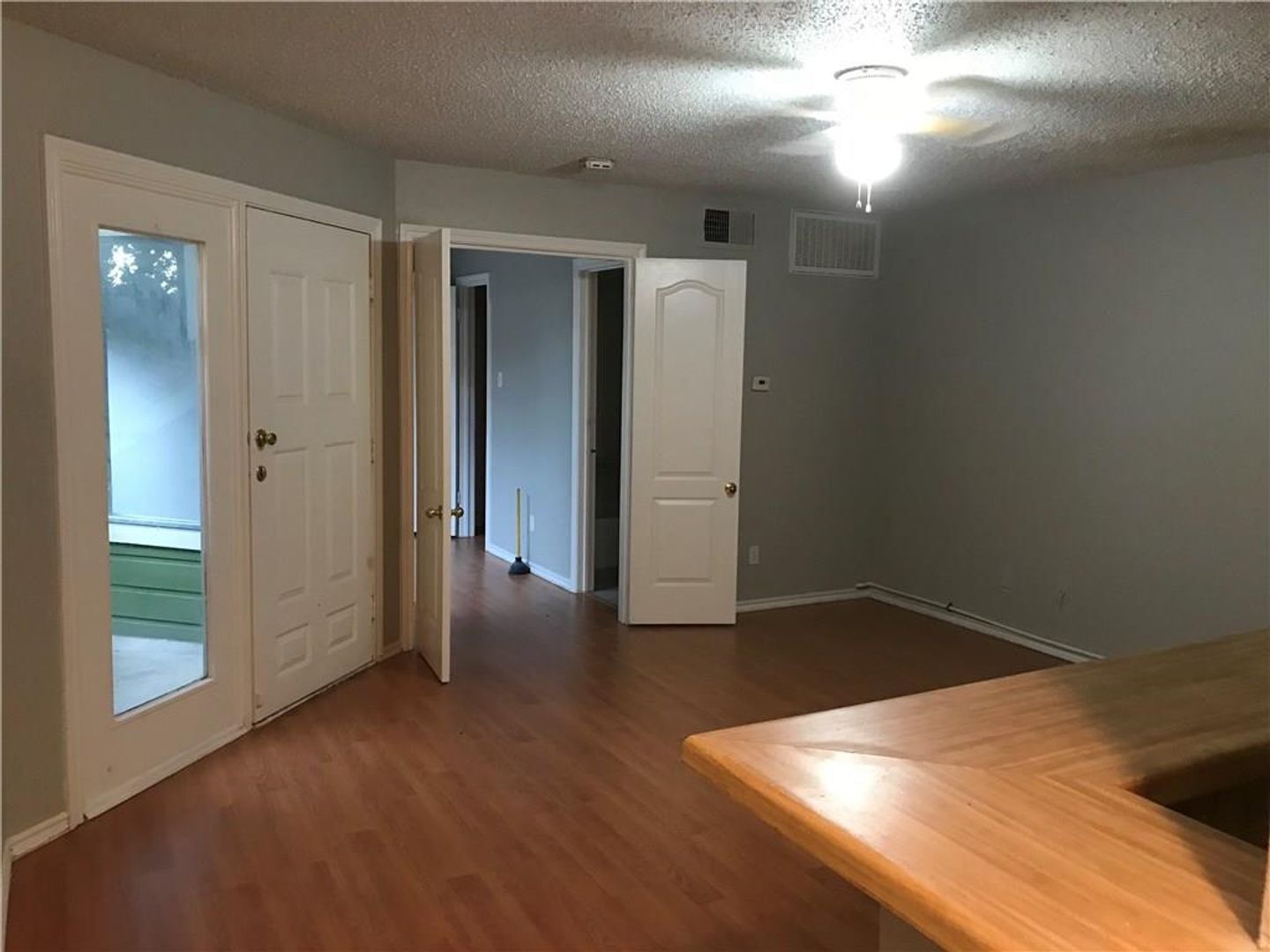 Excellent condo in Walnut with open floor plan!