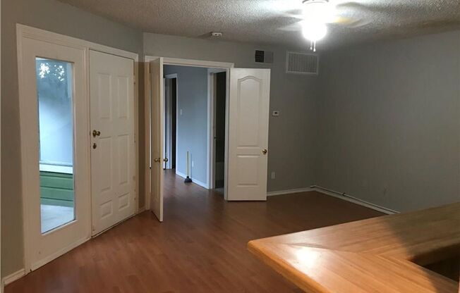 Excellent condo in Walnut with open floor plan!