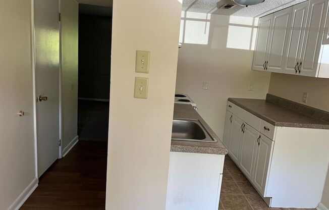 2 beds, 1.5 baths, $750, Unit 2