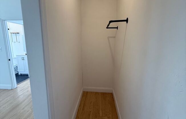 1 bed, 1 bath, 550 sqft, $1,300, Unit Unit 1