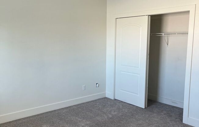 1 bed, 1 bath, 700 sqft, $1,050, Unit 197