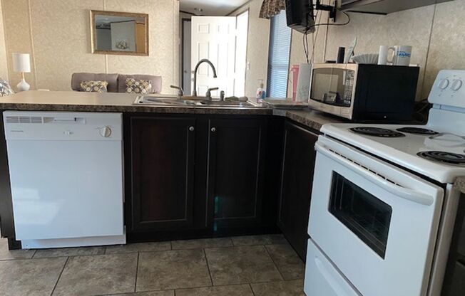 2 beds, 2 baths, $1,350