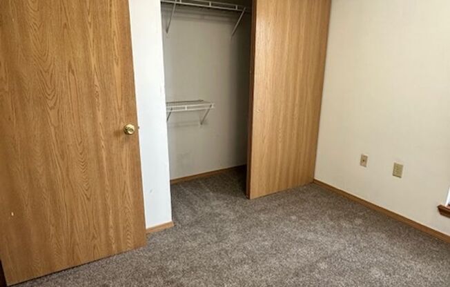 3 beds, 2 baths, $625, Unit 24