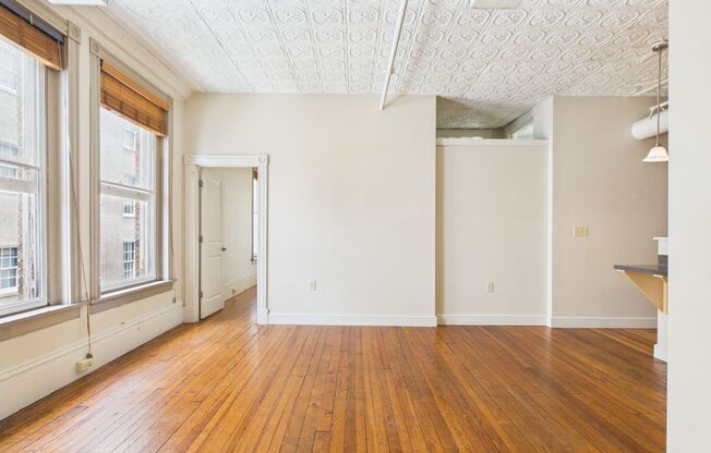 2 beds, 2 baths, 925 sqft, $1,600, Unit 404